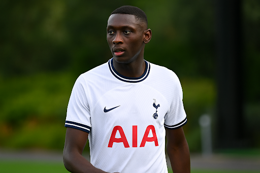 Tottenham supera rivais e fecha empréstimo de Kolo Muani junto ao PSG